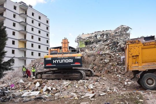 ART ARDA DEPREM OLUYOR...'EV ALIRKEN BODRUM KATINA BAKIN' ÖNERİSİ