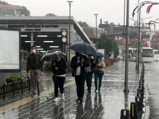 İstanbullular yağmura hazırlıksız yakalandı