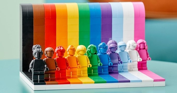 Lego sort une nouvelle collection aux couleurs de l'arc-en-ciel et met à l'honneur la communauté LGBT
