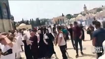 SON DAKİKA: İsrail polisi Mescid-i Aksa’daki cemaate saldırdı