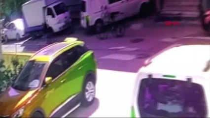 ÜSKÜDAR'DA ÇALDIKLARI BİSİKLETLERİ SÜREREK BÖYLE GÖTÜRDÜLER