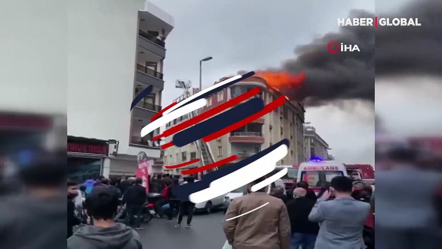 Esenyurt'ta bina çatısında yangın