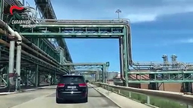Puglia: autotrasportatori rubavano gasolio dalla centrale Enel di Brindisi, sette arresti - video