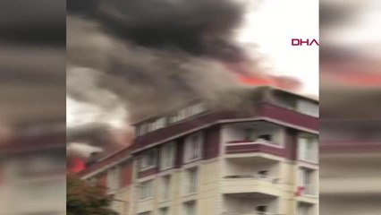 ESENYURT'TA 5 KATLI BİNANIN ÇATISI ALEV ALEV YANIYOR -1