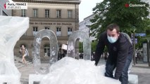 شاهد : منحوتات جليدية لمنظمات غير حكومية في باريس احتجاجاً على مشروع  لشركة توتال في القطب الشمالي