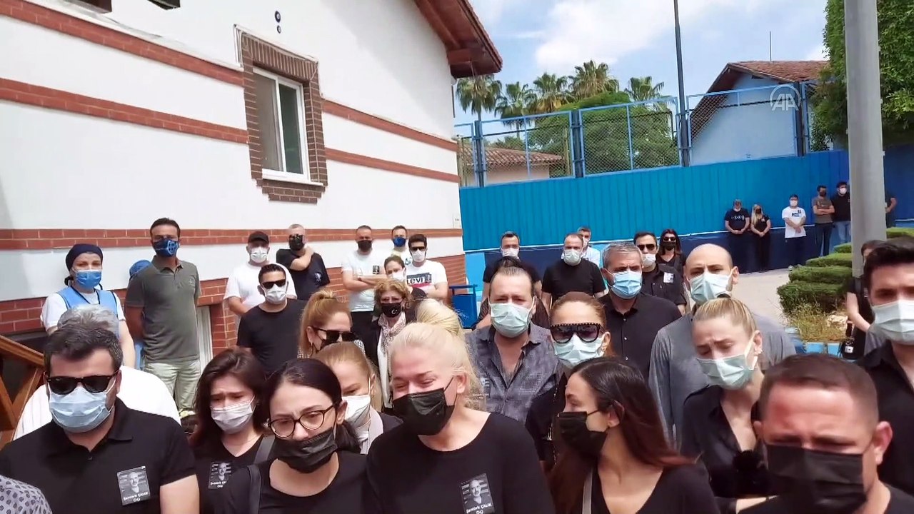 ADANA - Kovid-19'dan yaşamını yitiren Adana Demirspor Asbaşkanı Şentürk Çalık, son yolculuğuna uğurlandı