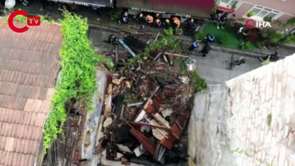 Fatih’te 3 katlı ahşap bina çöktü, saniyelerle ölümden döndüler