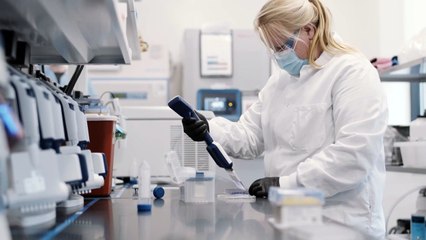 Pharmafirmen sagen armen Ländern 3,5 Milliarden Corona-Impfdosen zu