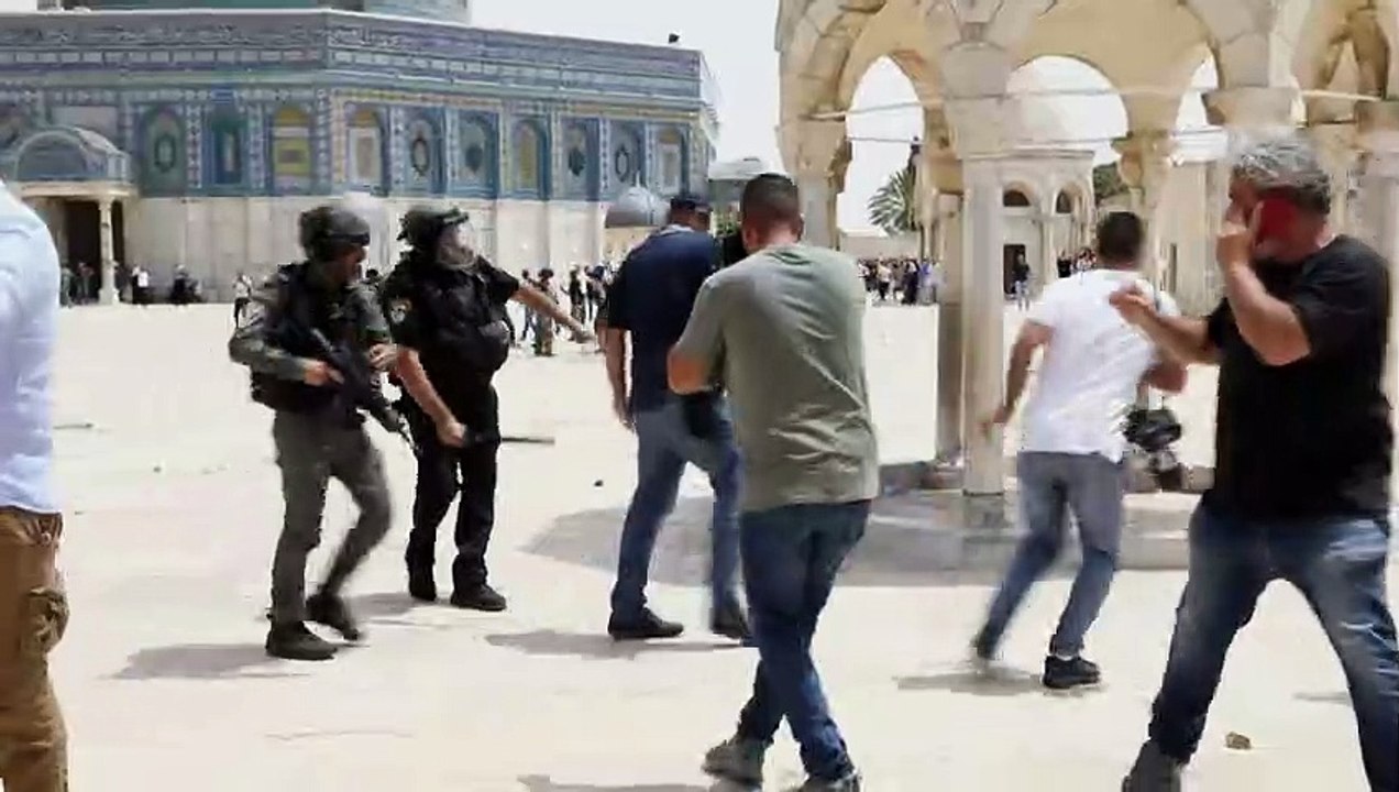 اندلاع مواجهات مجددا بين الشرطة الإسرائيلية والفلسطينيين في باحة المسجد الأقصى
