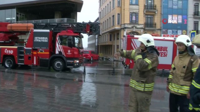 Taksim metroda bir kadın raylara atlayarak intihar girişiminde bulundu