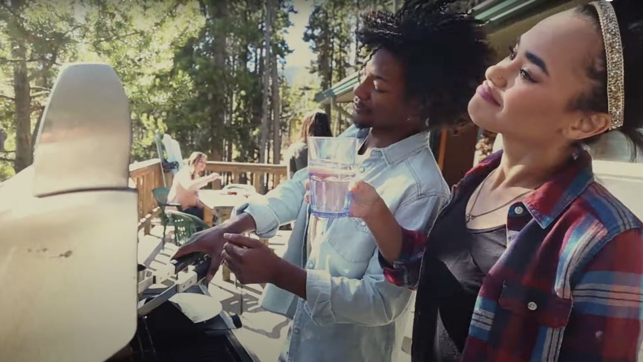 Elton John, gousse d'ail, rap : tour du monde des campagnes d’incitation à la vaccination