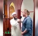 Yeni Zelandalı adam camide Müslüman oldu