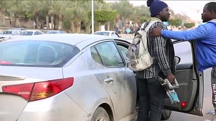 مستقبل العمال المهاجرين المعلق تحت جسور طرابلس