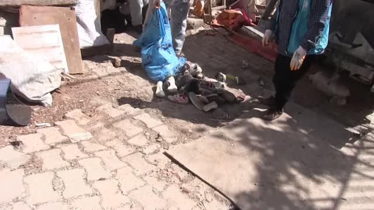 KAHRAMANMARAŞ - Bir evden 7 kamyon çöp çıkarıldı