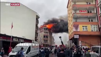 Esenyurt'ta 5 katlı iki apartmanın çatısında yangın çıktı