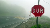 DÜZCE - Bolu Dağı'nda sağanak ve yoğun sis ulaşımı olumsuz etkiliyor