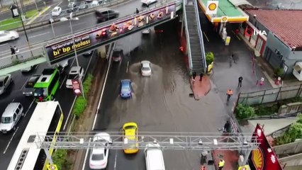 Sağanak yağış sonrası Zincirlikuyu'da yollar göle döndü