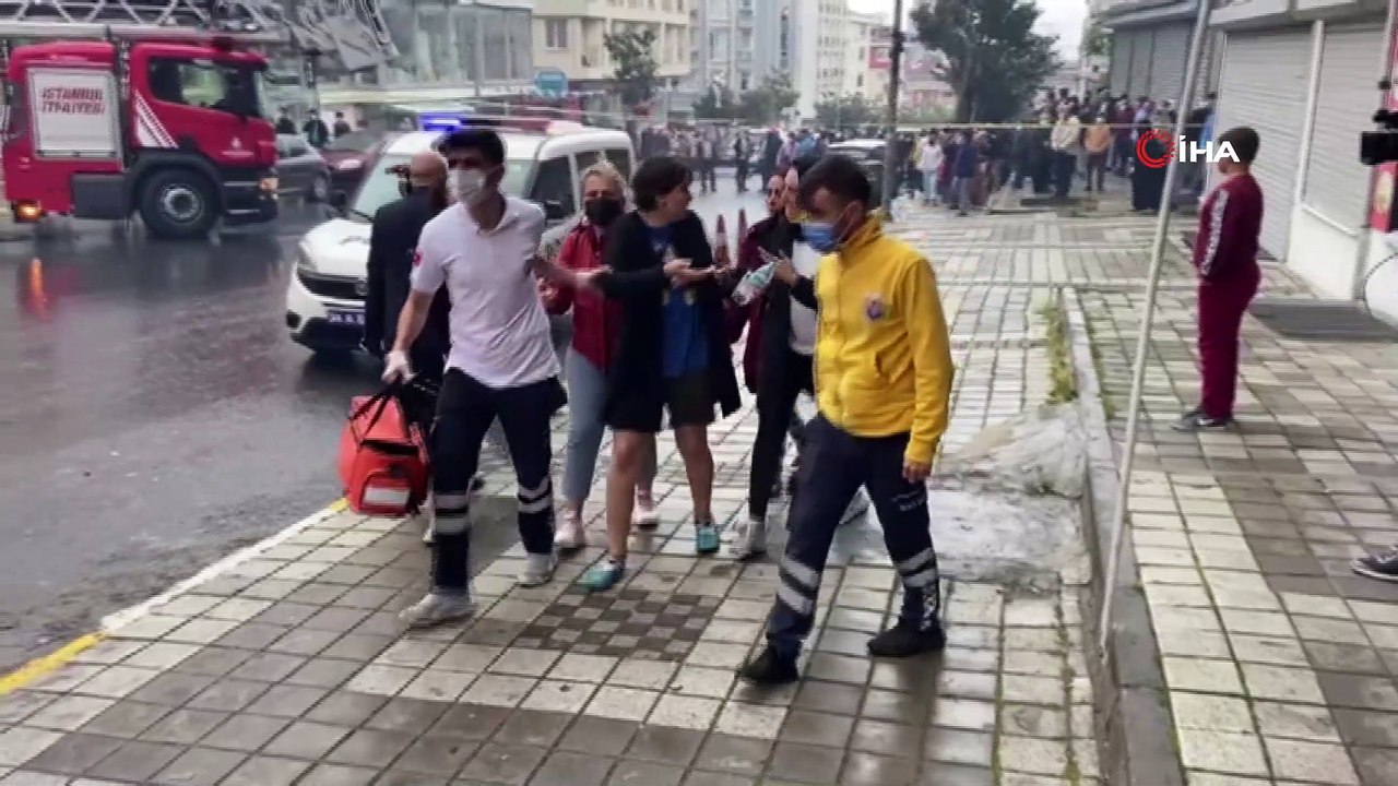 Esenyurt'taki yangında dumandan etkilenenlere sağlık ekiplerinden müdahale