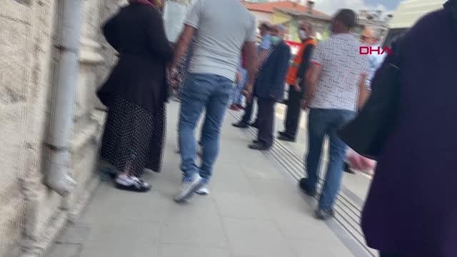 SİVAS ZABITAYA YAKALANAN KADIN DİLENCİ, TOPLADIĞI PARALARI ETRAFA SAÇTI