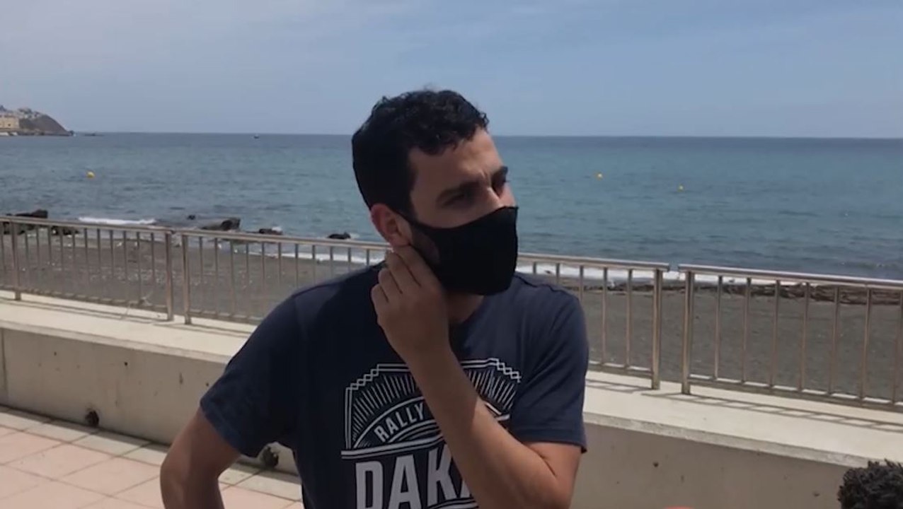 El desgarrador testimonio de Yassim, el joven que ha salvado la vida a un hombre de 27 años que habría intentado suicidarse en la playa del Tarajal