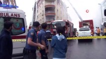 Esenyurt’ta 2 binanın çatısı alev alev yandı: 2'si çocuk 3 kişi dumandan etkilendi
