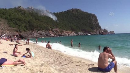 Son dakika... Alanya'nın tarihi kale yamacında çıkan orman yangını söndürüldü
