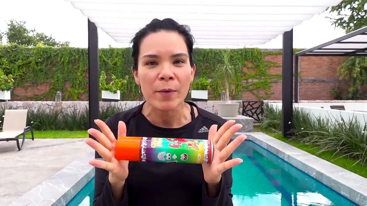 Me Sumerjo En Espuma Movediza! | Ananana Toys