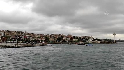 Üsküdar'da düşen oltasını almak için denize atlayan kişi boğulma tehlikesi geçirdi