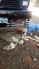 Il installes un nouveau pare-choc mais ne s'attendait pas à ça