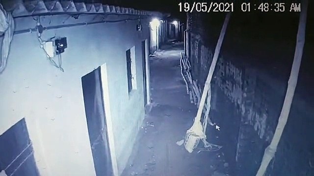 सीसीटीवी में कैद हुई चोर की ये करतूत, आप भी देखें ये वीडियो