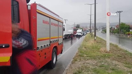 Kargo kamyonu karşı şeride geçip yan yattı