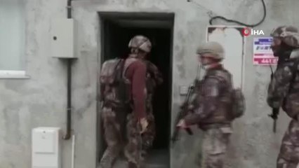 Son dakika 3. sayfa: EGM, 8 ilde eş zamanlı "Sahil Rüzgarı" Operasyonu başlattı