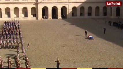 Les honneurs militaires rendus à Jacques Chirac aux Invalides