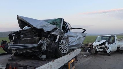 Kamyonetle otomobilin çarpıştığı kazada 5 kişi yaralandı