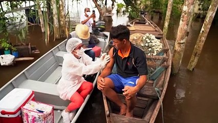 Vacinação em meio à cheia dos rios amazônicos
