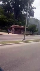 Se incendia automovil en La Habana