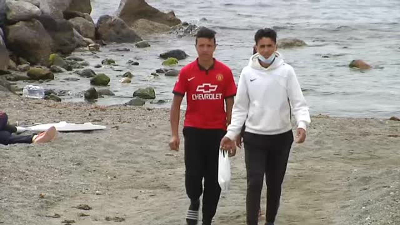 Cientos de menores inmigrantes se niegan a alojarse en albergues por temor a ser devueltos a Marruecos