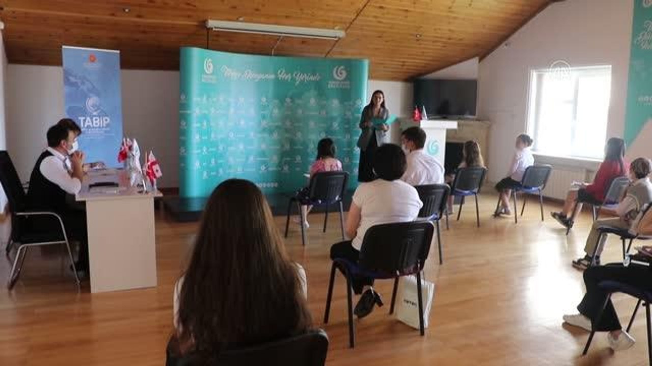 Gürcistan'da seçmeli yabancı dil olarak Türkçe öğrenen öğrenciler için şiir yarışması yapıldı