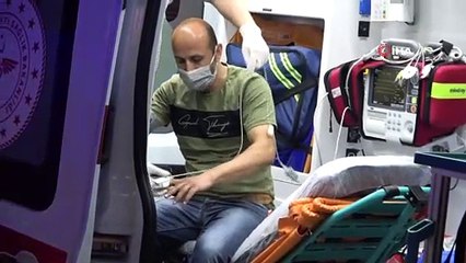 Kontrolden çıkan otomobil su kanalına devrildi