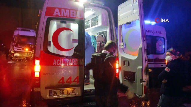 D-100’de hafriyat kamyonu beton bariyerlere çarptı: 1 yaralı