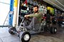 Alışveriş sepetinden araba yaptı: 120 km hız yapabiliyor