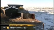 Sommerhus styrtet i havet | Stormen Bodil | Nørlev Strand | Hjørring | 6 December 2013 | TV2 NORD - TV2 Danmark