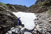 Amanos Dağları'nın yüksek kesimlerindeki kar kalıntıları ilgi görüyor