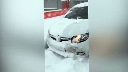 Arabayı çalışır vaziyette unutan vatandaş