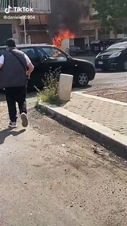 Ostia, via Umberto Cagni, il video dell'esplosione del furgone