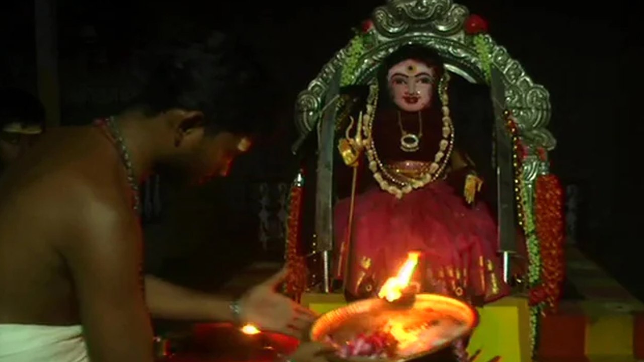 ತಮಿಳುನಾಡಿನಲ್ಲಿ ಕೊರೋನಾ ದೇವಿ ದೇವಾಲಯ ಕಟ್ಟಿ ವಿಶೇಷ ಪೂಜೆ | Oneindia Kannada