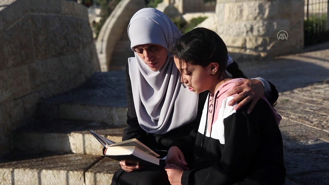 KUDÜS - Aksa'nın gönüllü kadın muhafızı: 'Aksa'yı ölene ya da topraklarımız kurtulana kadar korumaya devam edeceğim' (1)