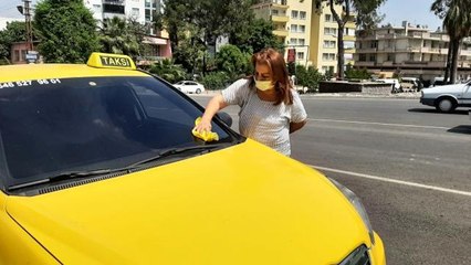 İzlediği diziden etkilenen kadın, hayalini gerçekleştirip taksi şoförü oldu