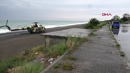 Sahile zorunlu iniş yapan Azerbaycan askeri helikopteri parça bekliyor