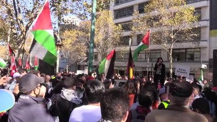 MELBOURNE - Avustralya'da birçok kentte düzenlenen gösterilerde İsrail'in saldırıları kınandı